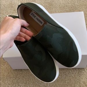 NEW Steve Madden Sneakers